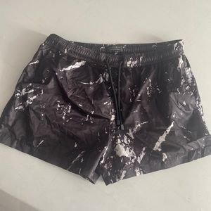 ZARA MAN MEDIUM BLACK AND WHITE SWIM SUIT